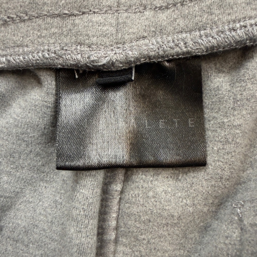 Alphalete Mens Tapered Joggers Gray Athletic Gym Sweatpants Size M Zip Pockets - Picture 2 of 9